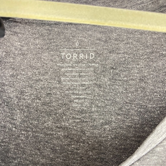 Torrid Gray "I'm A Keeper" V-Neck T-Shirt Womens Short Sleeve Casual Size Large - Picture 9 of 14